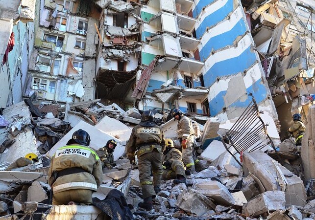 После обрушения части дома в Магнитогорске неизвестна судьба еще 35 человек