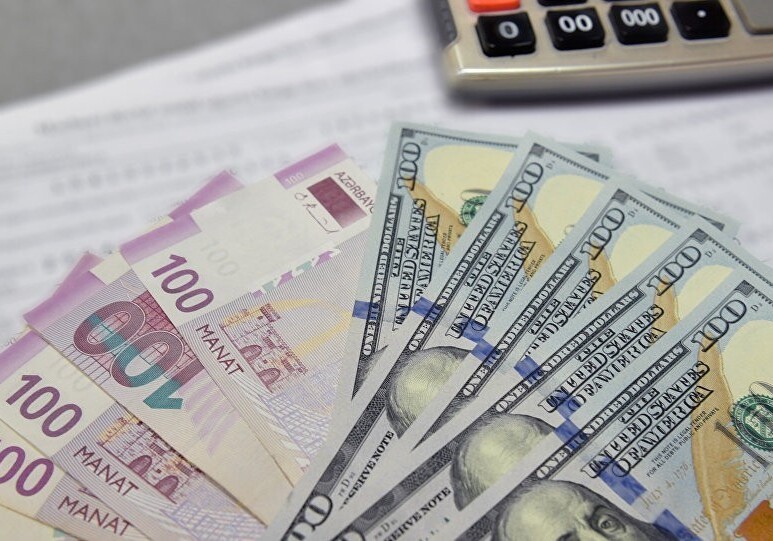 ЦБА объявил курс маната по отношению к доллару на 4 января 