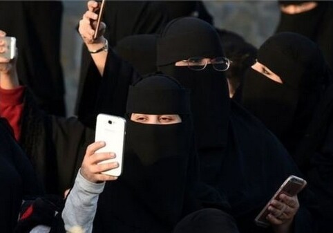 Женщин в Саудовской Аравии будут уведомлять о разводе по смс