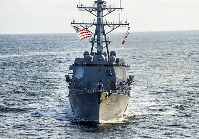 Китай выразил США протест из-за эсминца ВМС у спорных островов