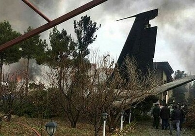 Boeing 707 разбился в окрестностях Тегерана (Фото)
