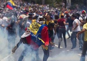 Около 900 человек задержаны в ходе протестов в Венесуэле
