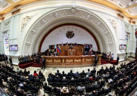 Парламент Венесуэлы принял положение о переходном периоде