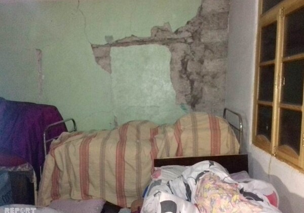 Обрушения стен и трещины: в Азербайджане оценивают ущерб от землетрясения