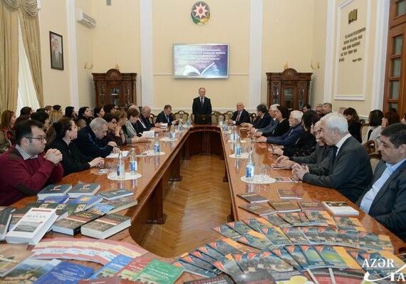 В Президентской библиотеке прошла презентация книг Ягуба Махмудова на иностранных языках (Фото)
