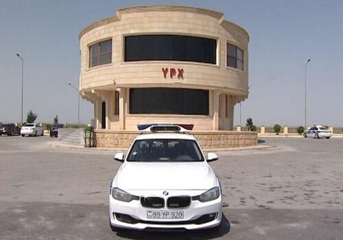 В Азербайджане женщина родила на посту Дорожной полиции (Видео)