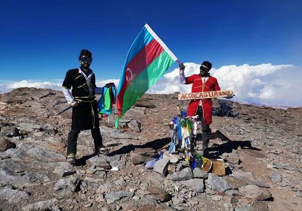 Азербайджанские альпинисты покорили высочайшую вершину в Андах (Фото)