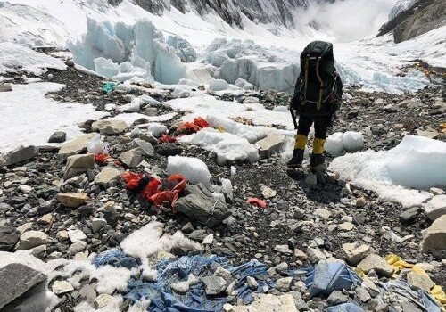 Доступ на Эверест закрыли из-за мусора (Видео)