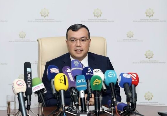 Министр труда пояснил, кому и на сколько увеличили пособия в Азербайджане