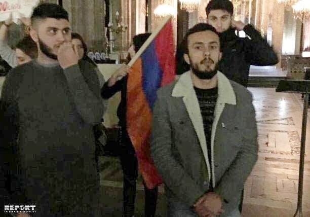 В Париже армяне совершили нападение на церковь, где проходило мероприятие в связи с Ходжалинским геноцидом (Фото)
