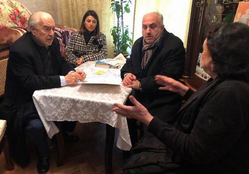 Глава Центристского демократического интернационала встретился в Баку с семьями вынужденных переселенцев (Фото)