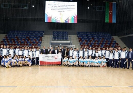 Азербайджанские министры сыграли в теннис со специальными олимпийцами (Фото)
