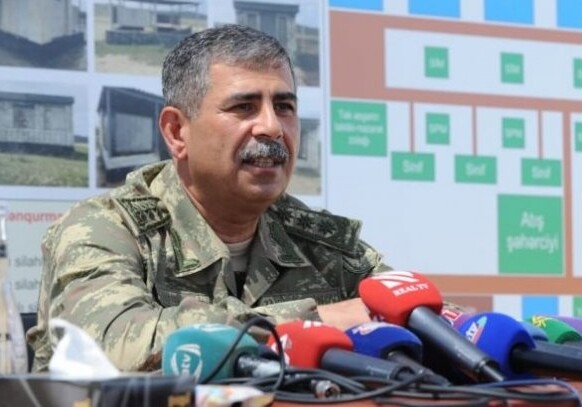 Министр обороны поздравил азербайджанских женщин с 8 Марта