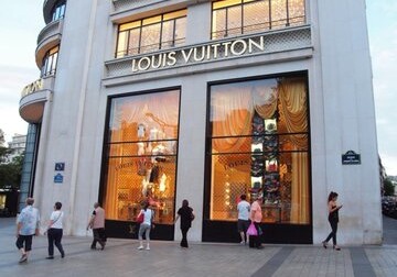 Louis Vuitton извинился за показ посвященной Майклу Джексону коллекции
