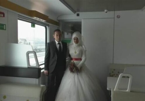 Первыми пассажирами поезда Анкара-Баку стали жених и невеста (Видео)