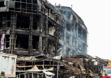 Новруз Мамедов утвердил состав комиссии в связи с пожаром в торговом центре в Баку