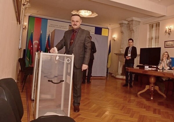 В посольстве Украины в Азербайджане началось голосование в связи с выборами президента (Фото)