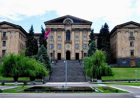 В здании парламента Армении произошел пожар