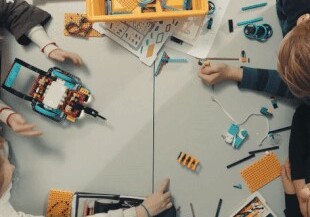 LEGO представила набор для обучения детей программированию (Видео)