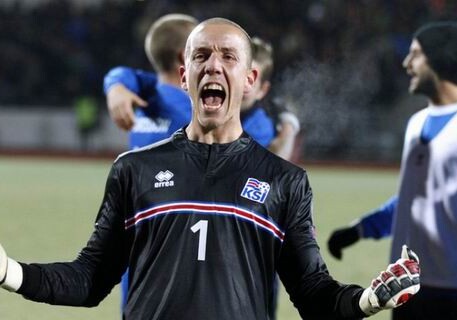 «Карабах» расстался с голкипером сборной Исландии