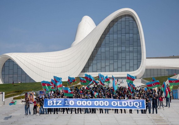 «Десять миллионов»: в Баку прошел флешмоб (Фото-Видео)