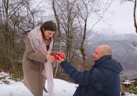Россиянин сделал предложение возлюбленной на вершине горы Туфандаг (Видео) 