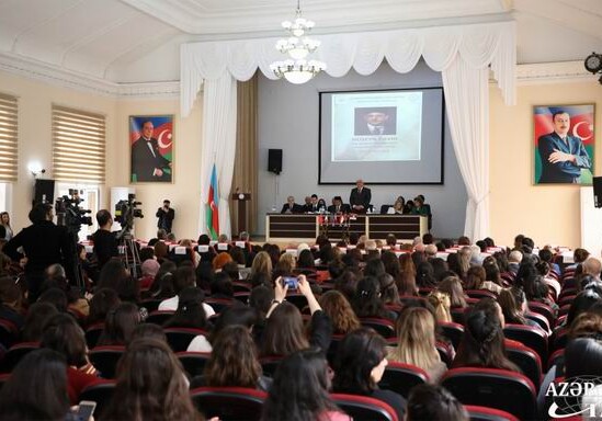 В Университете языков проходит научная конференция на тему «Гусейн Джавид и мировая литература» (Фото)