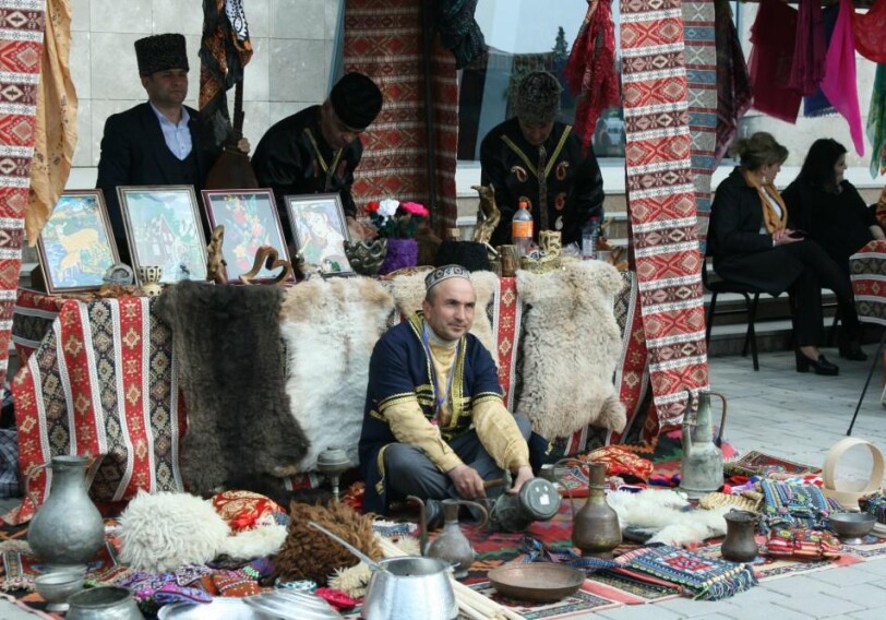 Азербайджанское искусство из гвоздей и нитей (Фото) 
