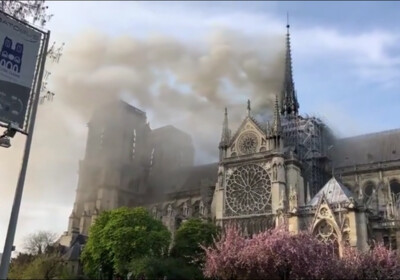 Загорелся собор Парижской Богоматери (Видео)