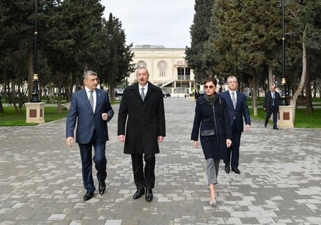 Президент Ильхам Алиев ознакомился с условиями в парке Нефтяников в Баку (Фото-Обновлено)