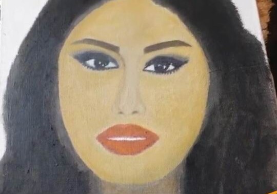 Как азербайджанская художница с ДЦП рисует без помощи рук (Видео)