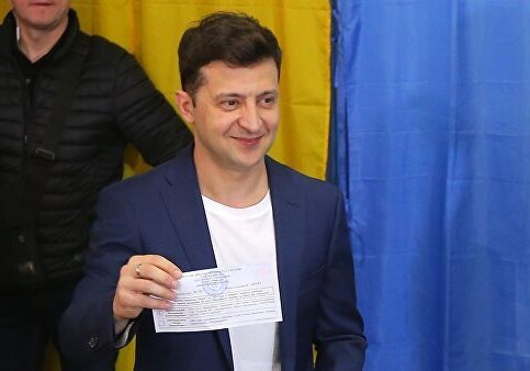 Первый опрос: Зеленский набирает 71,8% голосов