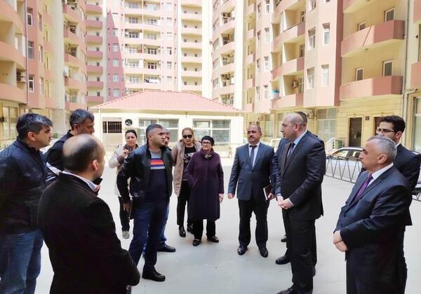 В Баку приостановлено незаконное строительство 25-этажного дома (Фото)