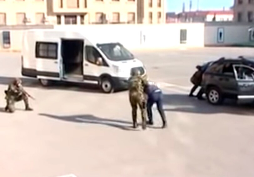 Обезвреживание преступников азербайджанскими полицейскими (Видео)