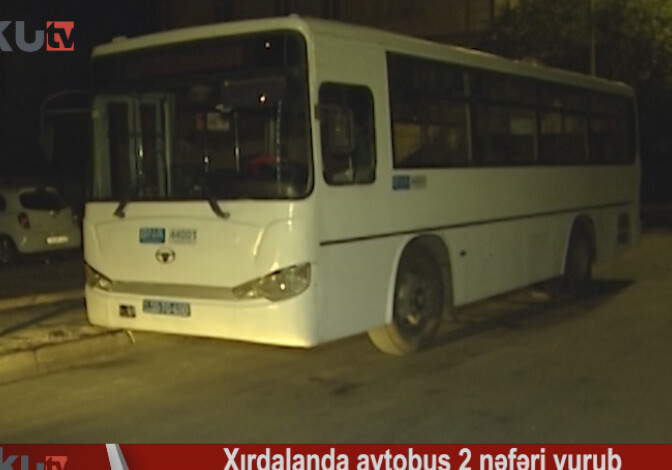 В Хырдалане автобус сбил двух пешеходов (Видео)