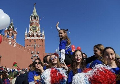 На первомайскую демонстрацию в Москве вышли более 100 тыс. человек (Видео)