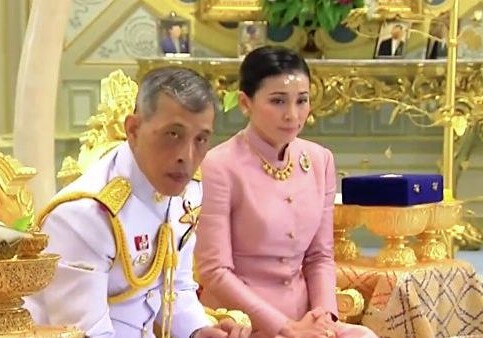 Король Таиланда женился на начальнице своей охраны