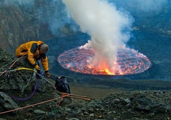 На Гавайях мужчина выжил после падения в кратер активного вулкана