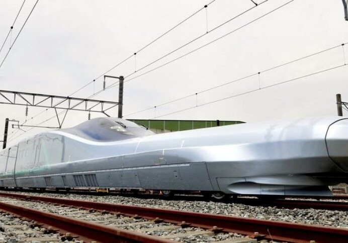 Самый скоростной поезд в мире запускают в Японии (Видео)