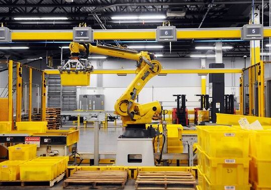 Робот за $1 млн: Как Amazon может сэкономить на сотрудниках с помощью машин (Видео)