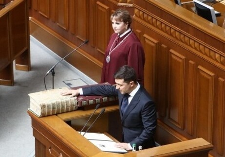 Зеленский вступил в должность президента Украины (Фото-Видео)