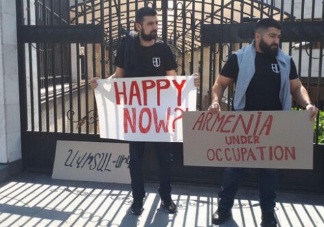 «Ну что, счастливы?»: противники Пашиняна вышли на акцию протеста перед представительством ЕС в Ереване (Видео)
