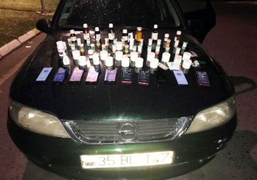 Таможенники Азербайджана пресекли контрабанду лекарств и мобильных