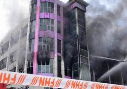 Пожар рядом со сгоревшим ТЦ «Диглас» в Баку (Видео)