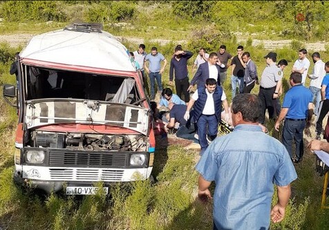 В Евлахе перевернулся микроавтобус со студентами, погибли двое (Фото-Обновлено)