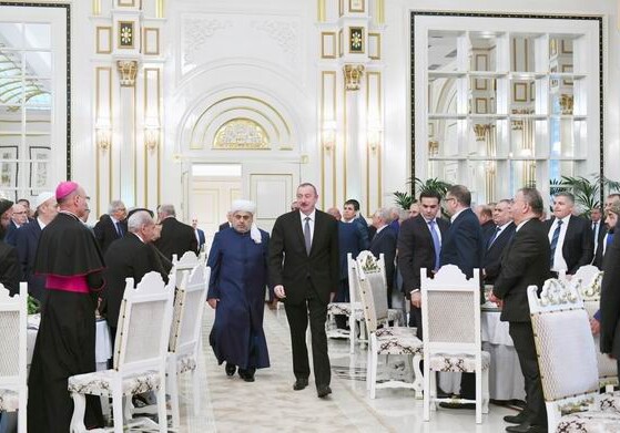 Президент Азербайджана принял участие в церемонии ифтара по случаю священного месяца Рамазан (Фото-Обновлено)