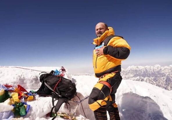 Азербайджанской альпинист покорил Эверест