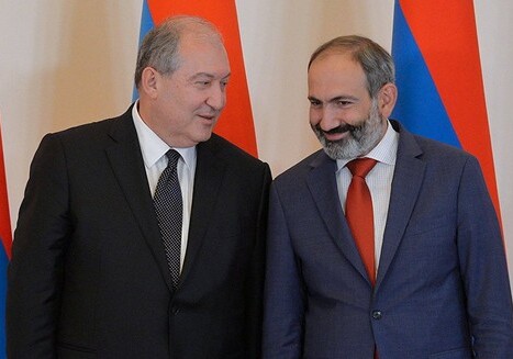 Президент и премьер Армении ушли в отпуск