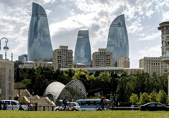 Блиц-опрос»: Пять вопросов о столице Азербайджана для российских звезд (Видео)