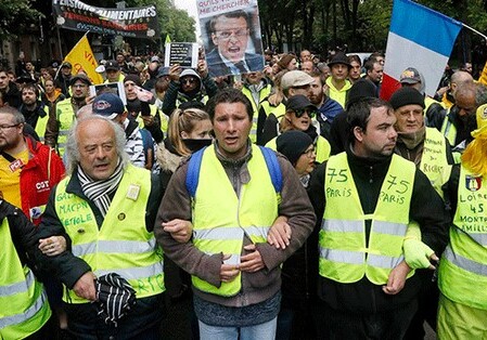 «Желтые жилеты» вновь провели акцию протеста во Франции